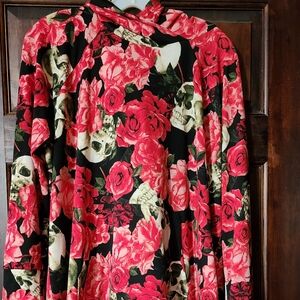 XL LulaRoe Amber Skulls Roses